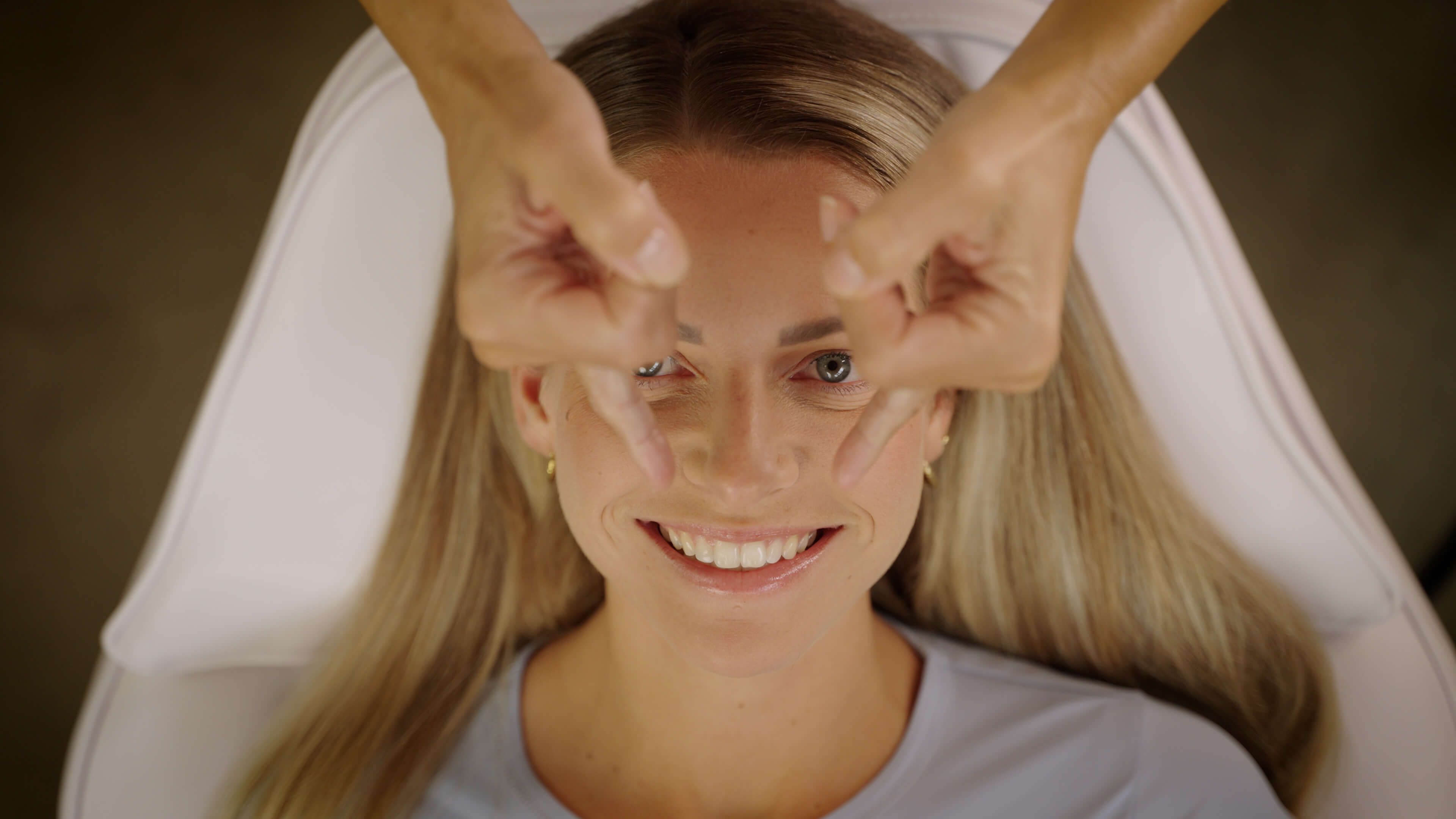 Client ondergaat botox behandeling tegen een gummy smile bij The Body Clinic