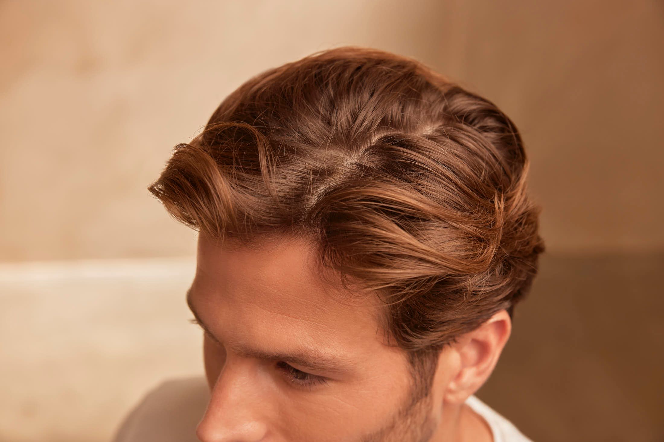 close-up van hoofdhuid en haar tijdens hair filler behandeltraject bij The Body Clinic