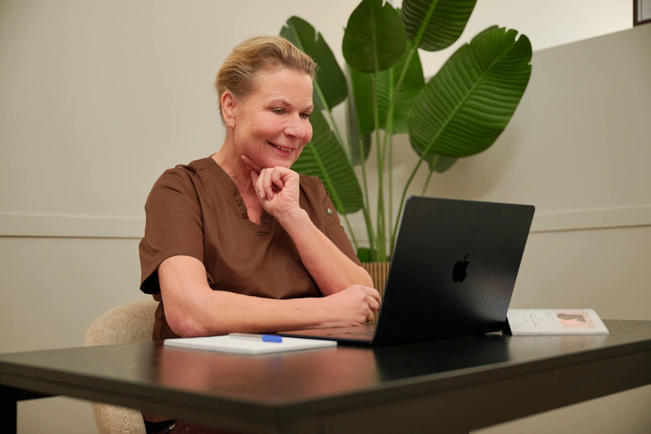 Online pre-scan NeckTite: laat onze specialisten online beoordelen of de behandeling bij jou past bij The Body Clinic