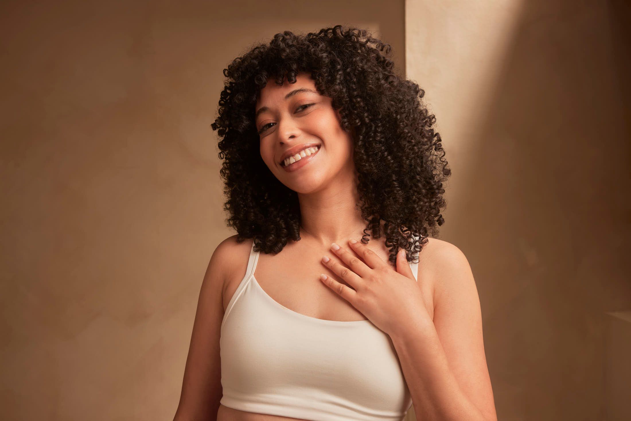 Tevreden client met egale huid na lasertherapie tegen pigmentvlekken bij The Body Clinic