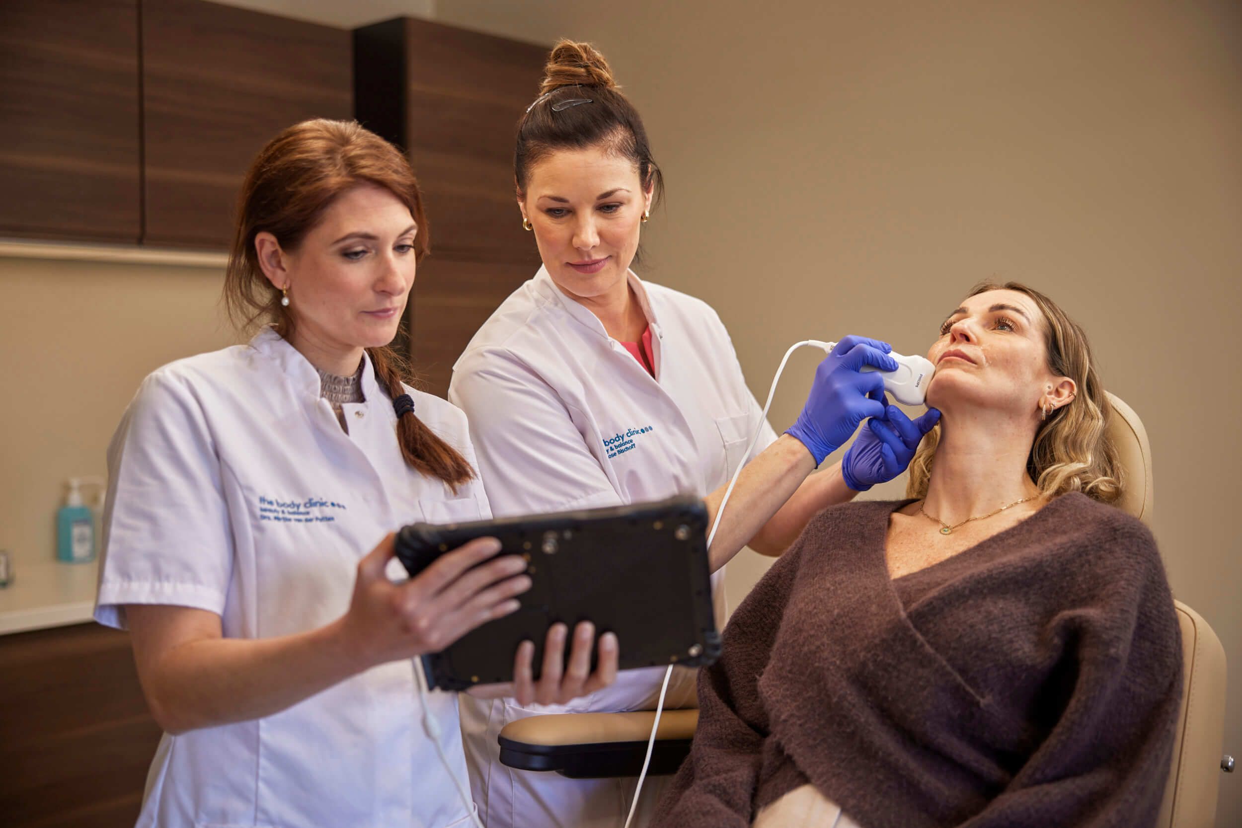 Ervaren artsen bespreken veilige Hyalase behandeling bij The Body Clinic