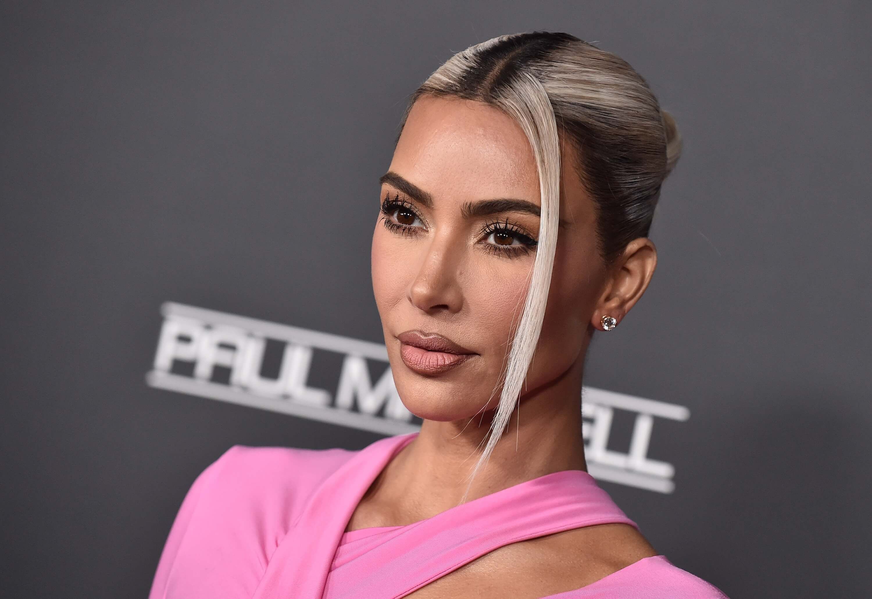 Kim Kardashian ondergaat behandeling met polynucleotiden voor huidverjonging