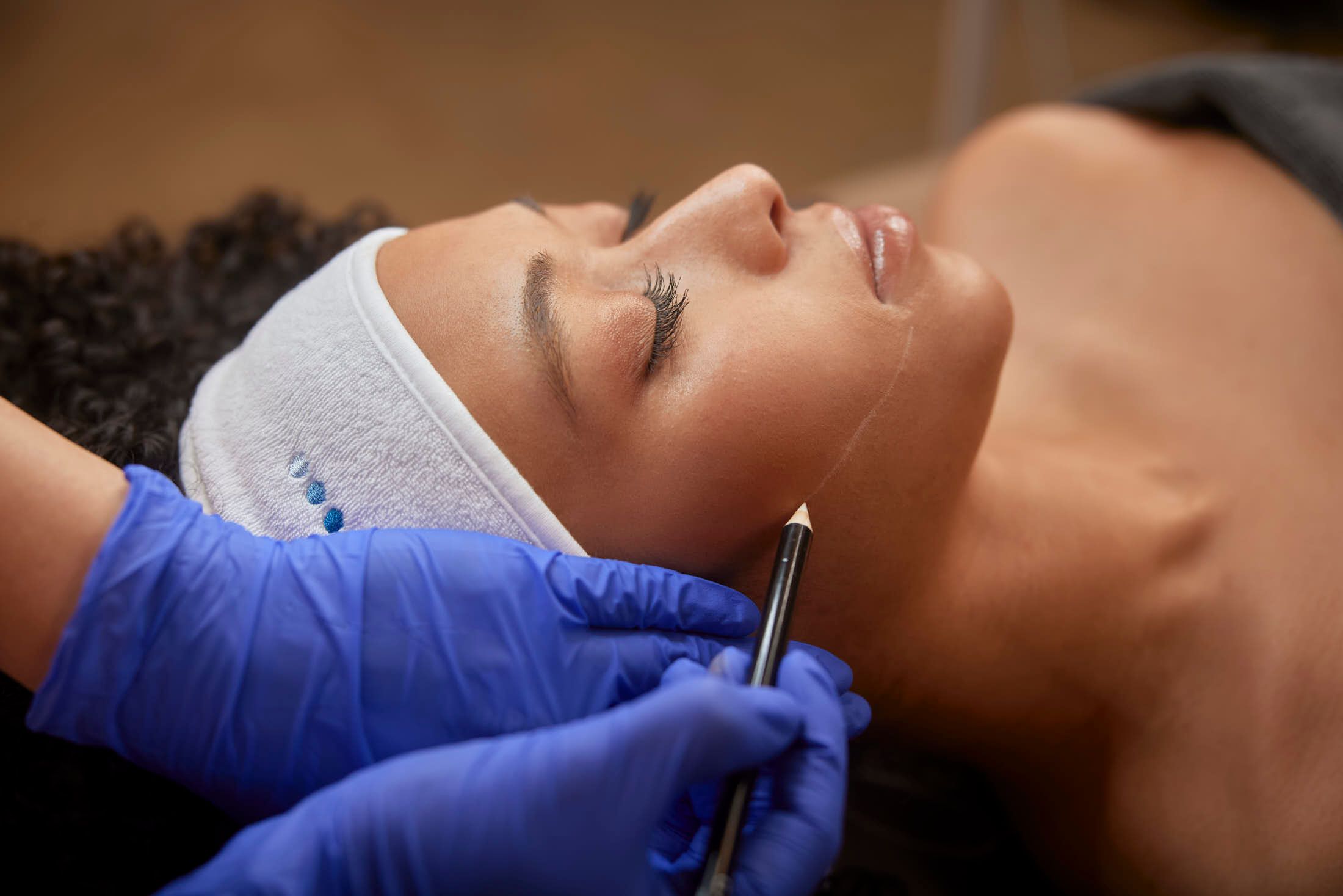 Arts voert botox behandeling tegen tandenknarsen uit bij The Body Clinic